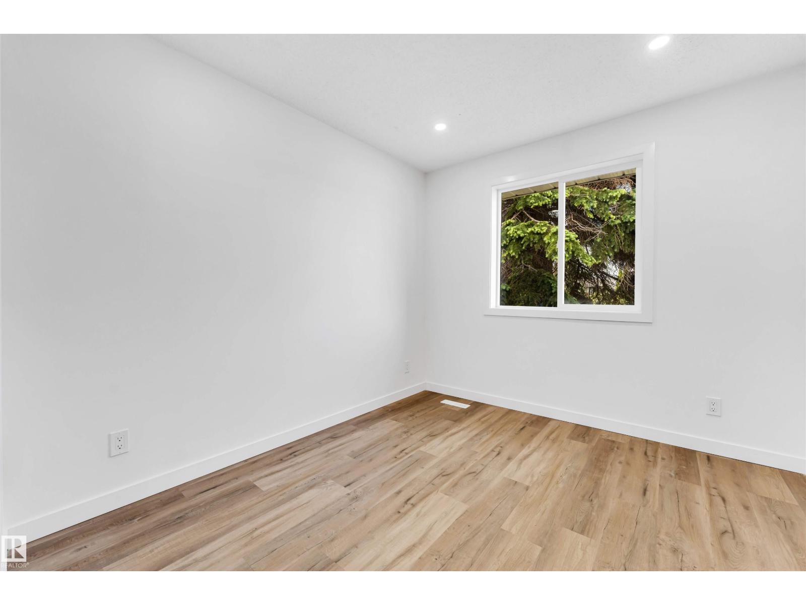 6404 88 AV NW - 13