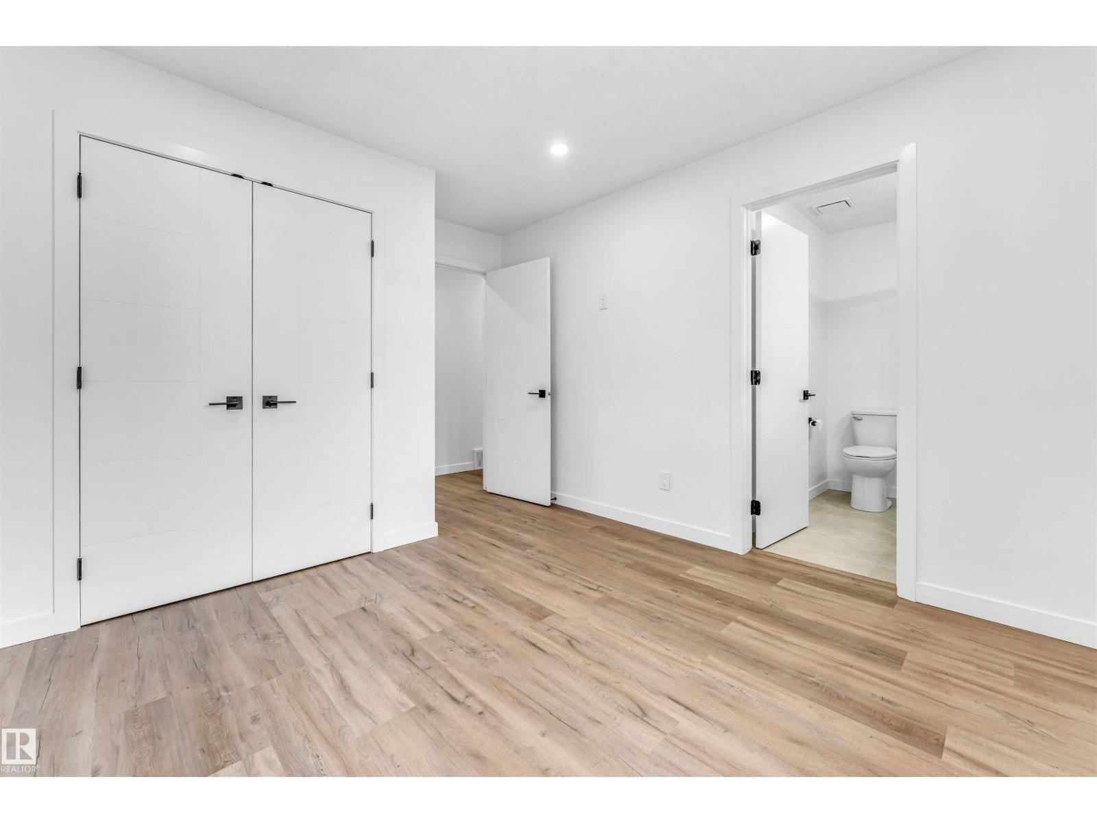 6404 88 AV NW - 19