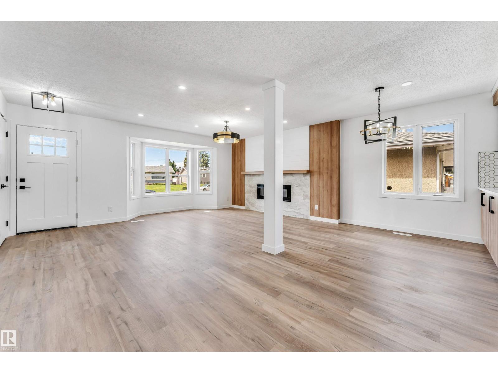 6404 88 AV NW - 12