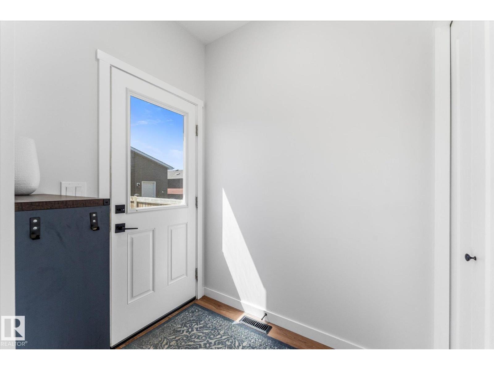 591 MEADOWVIEW DR — photo 13