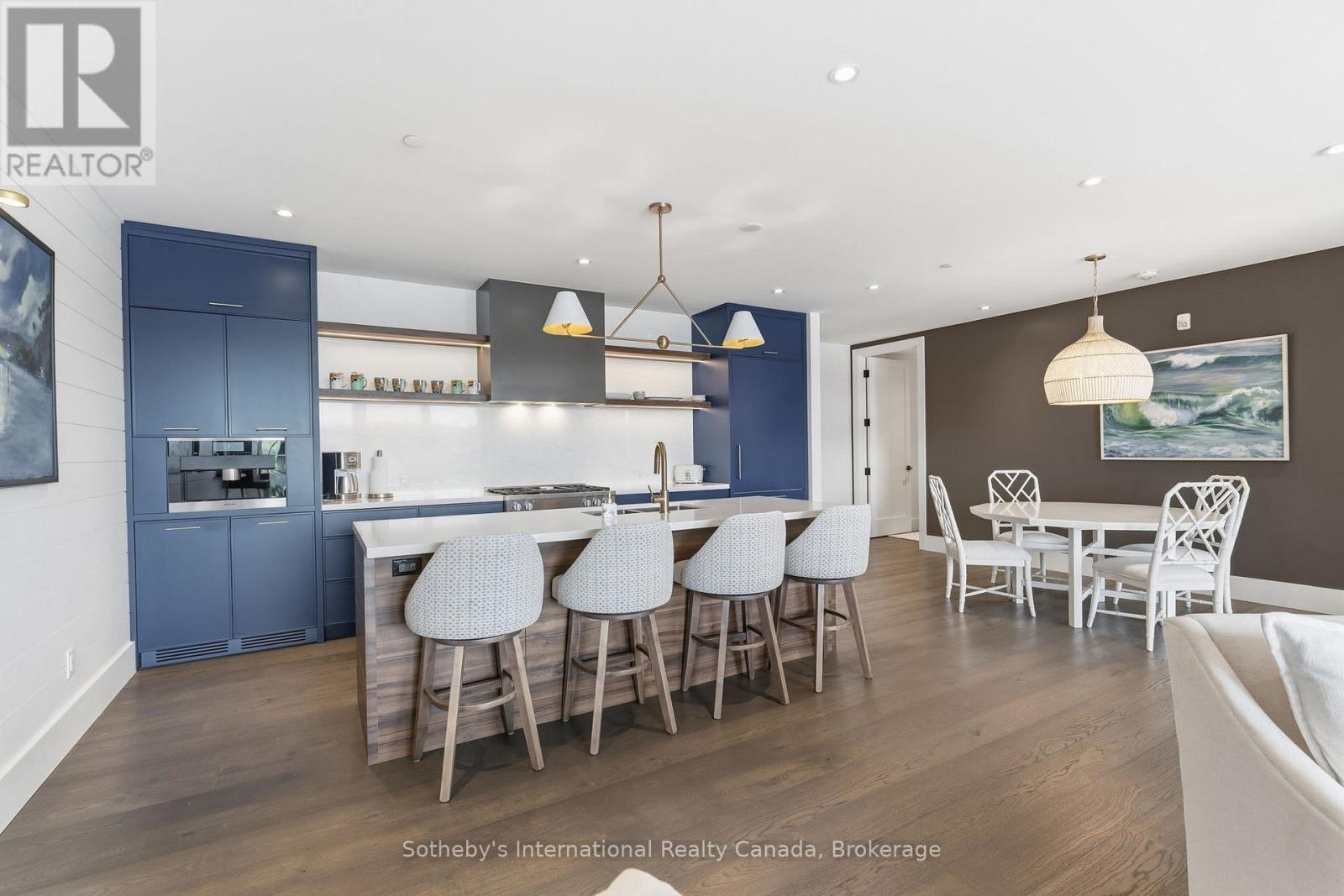 #210 727 GRANDVIEW DRIVE - 13