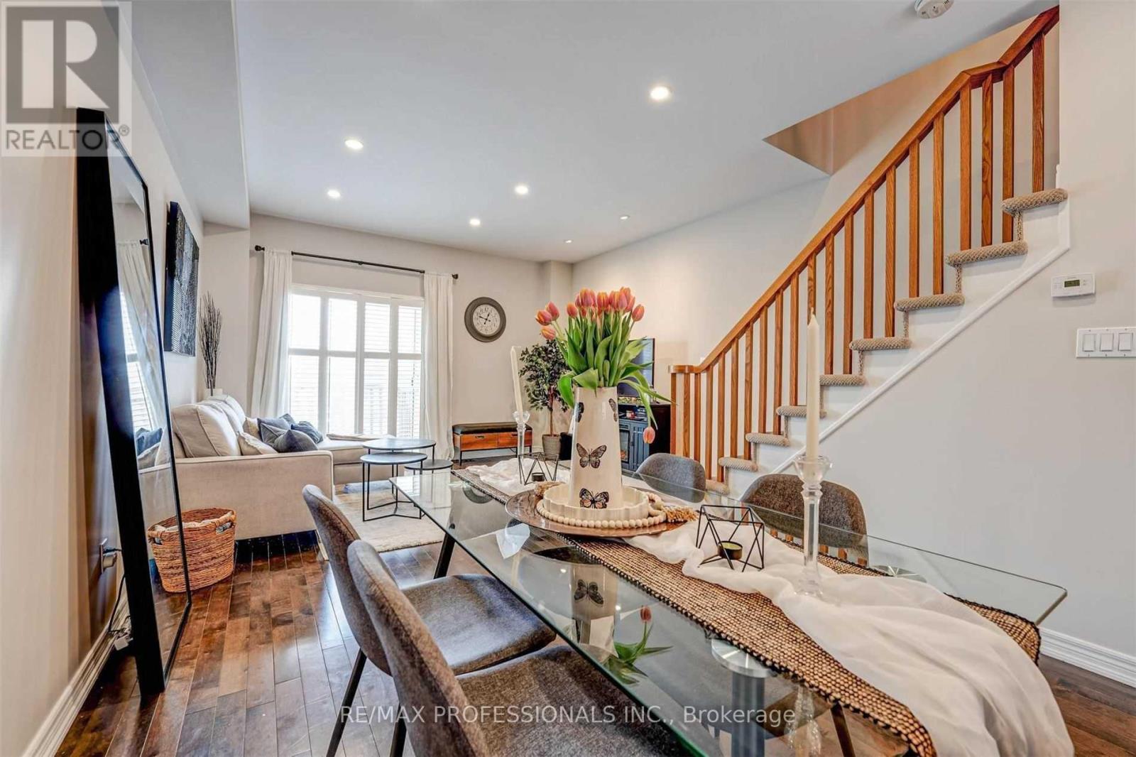 676 ROWLEY COMMON - 12