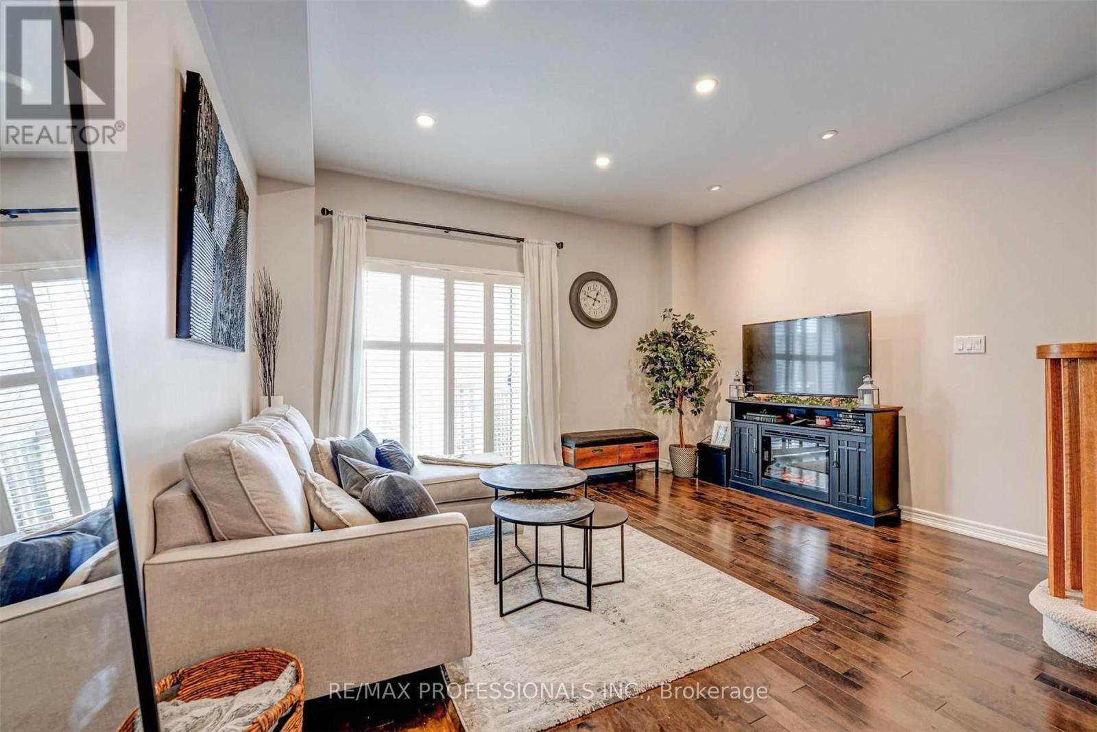 676 ROWLEY COMMON - 13