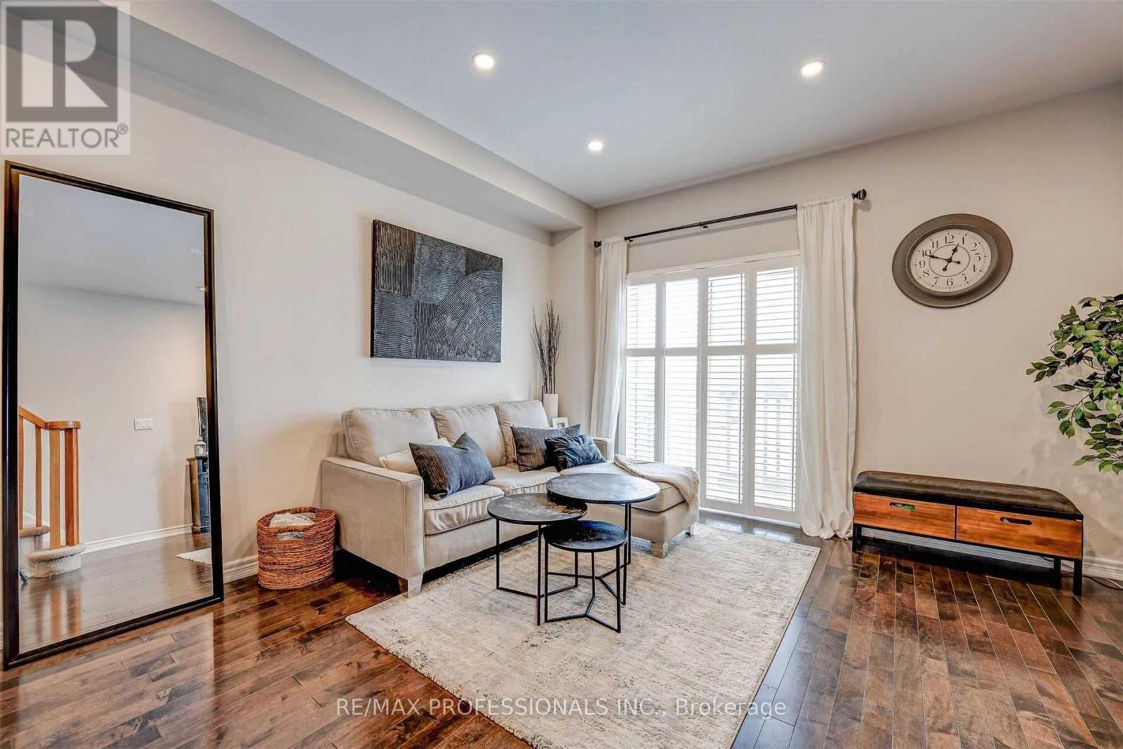 676 ROWLEY COMMON - 14