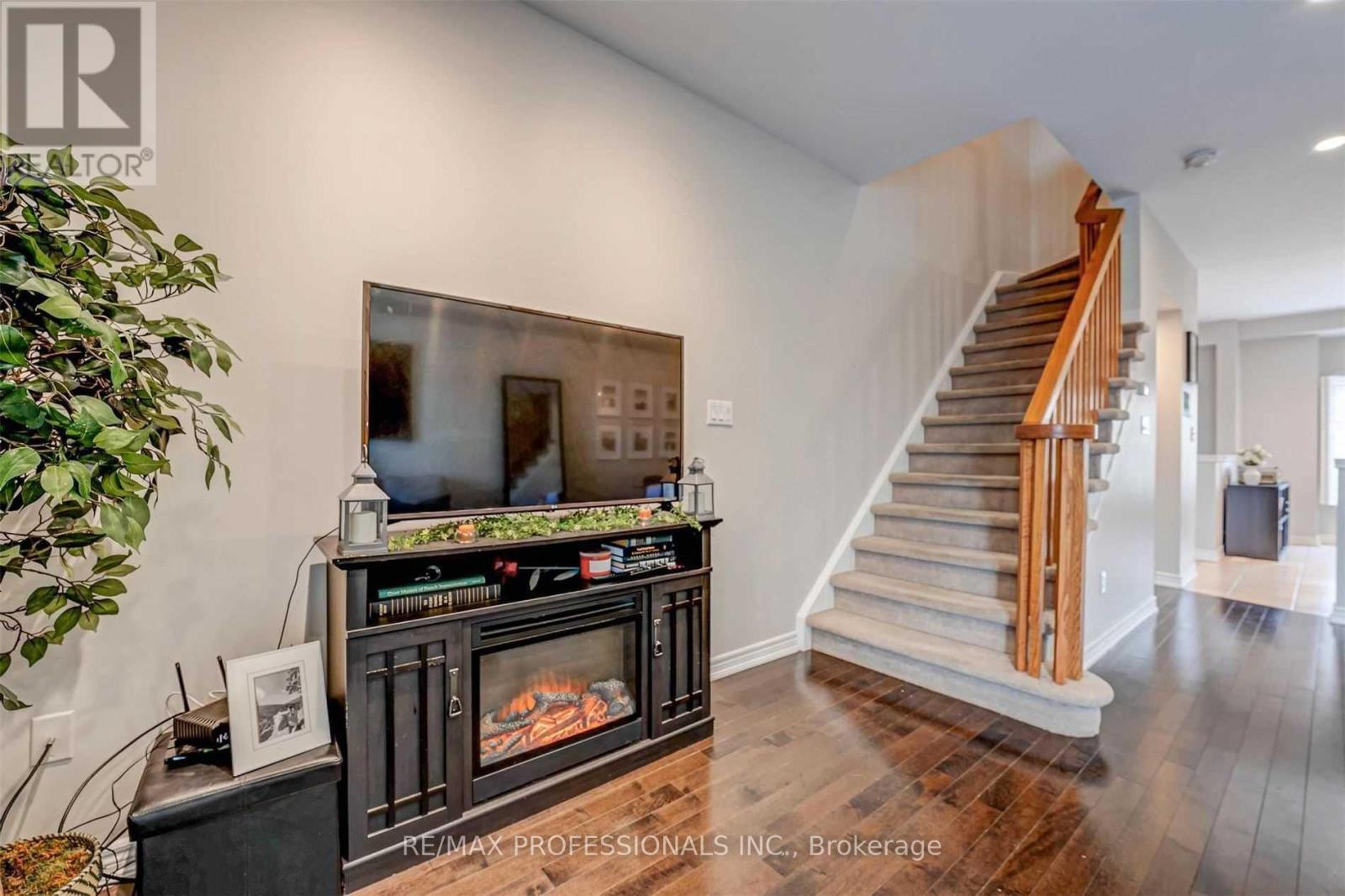 676 ROWLEY COMMON - 19