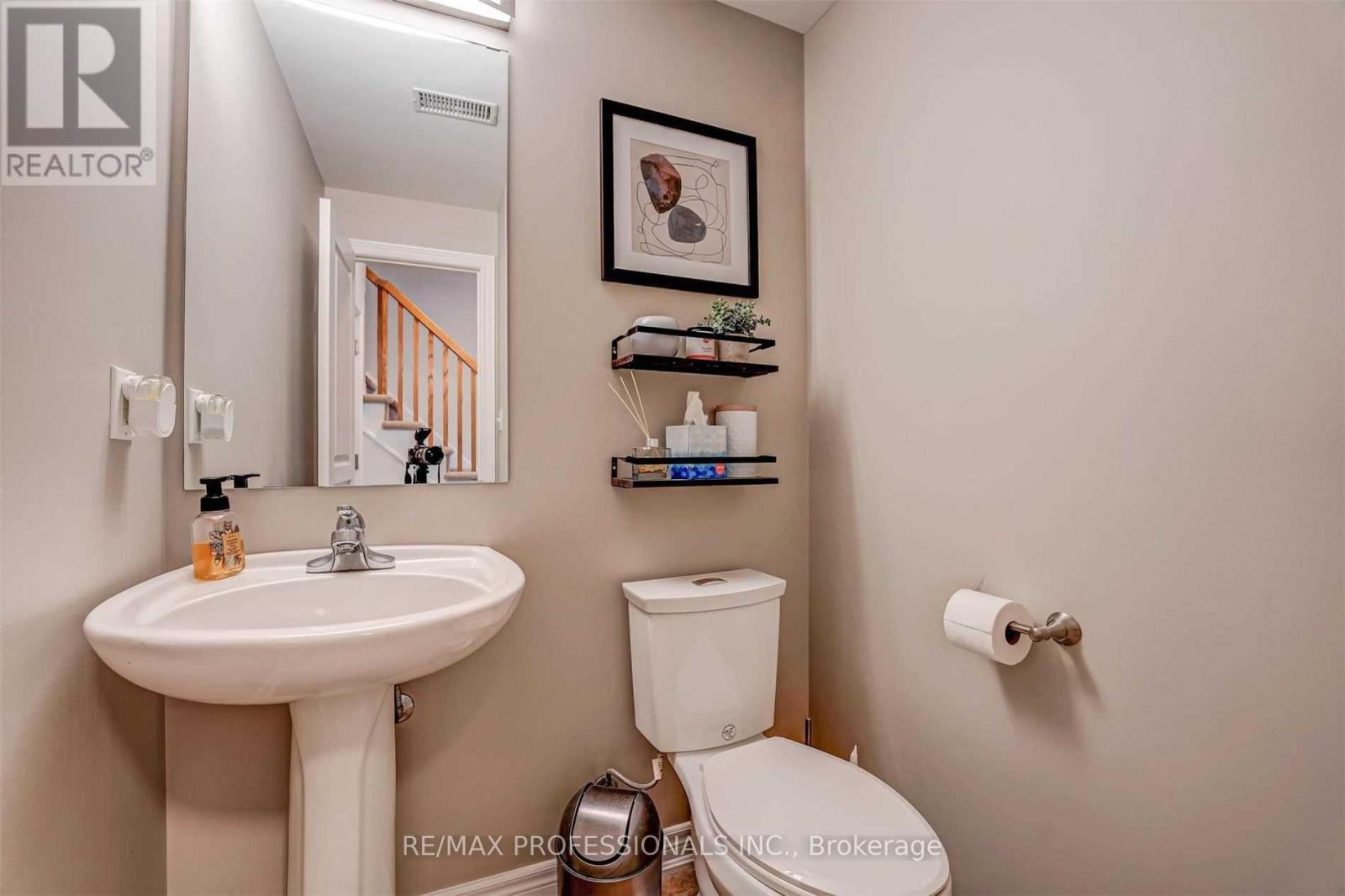676 ROWLEY COMMON - 33