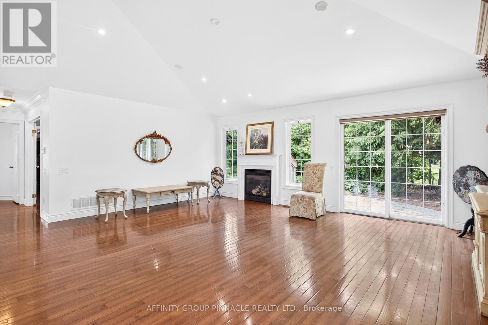 2 FALLINGBROOK CRESCENT - 20