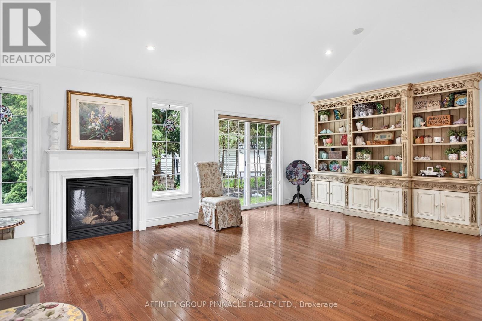 2 FALLINGBROOK CRESCENT - 19