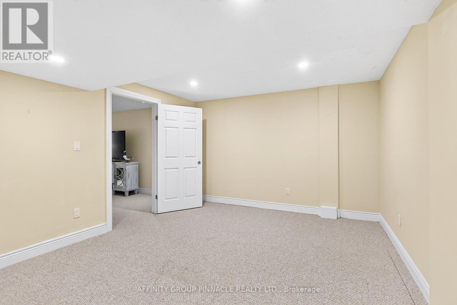 2 FALLINGBROOK CRESCENT - 33