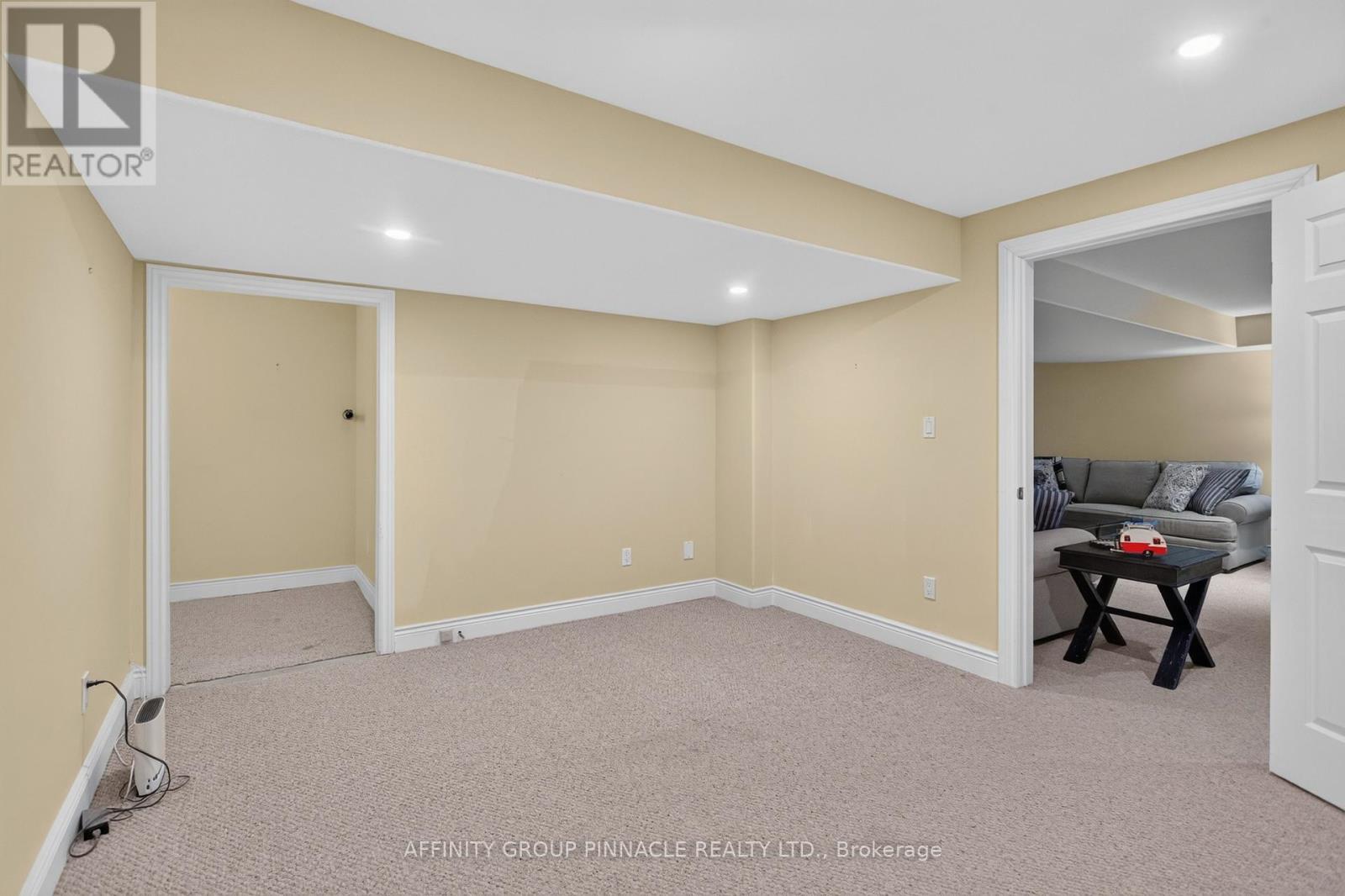 2 FALLINGBROOK CRESCENT - 34