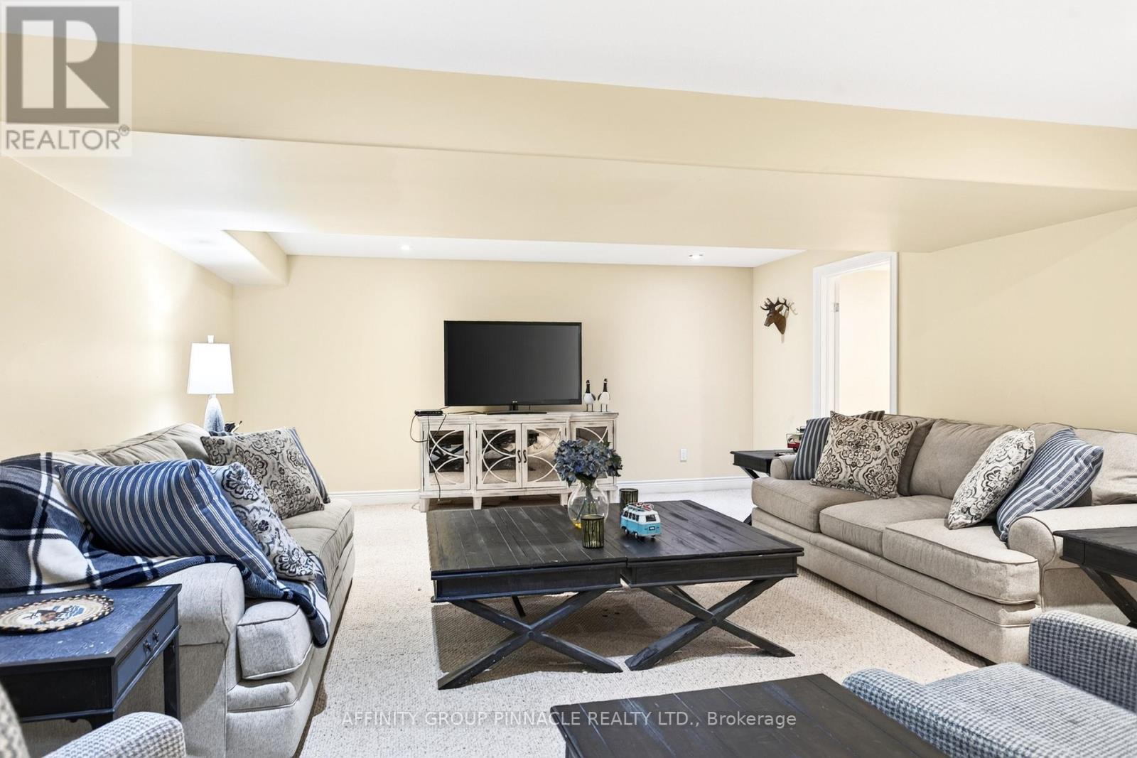 2 FALLINGBROOK CRESCENT - 37