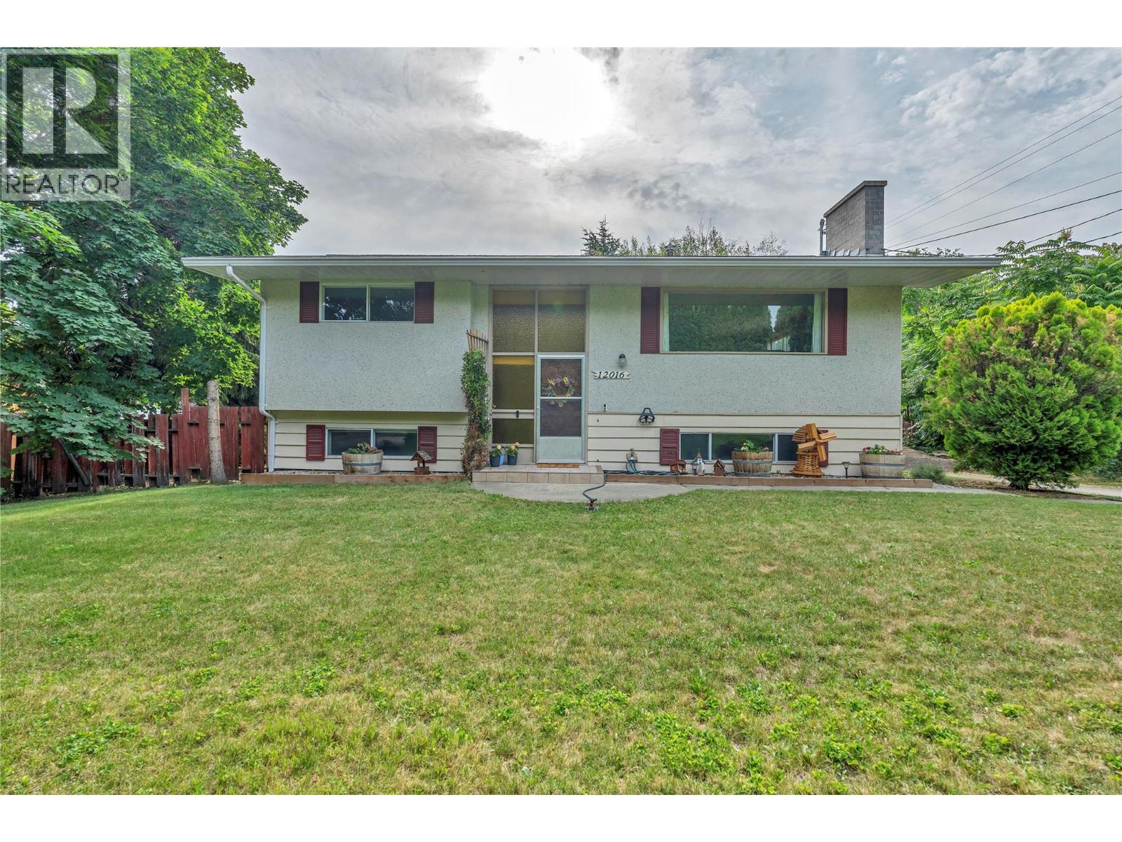 12016 Grant Avenue, Summerland