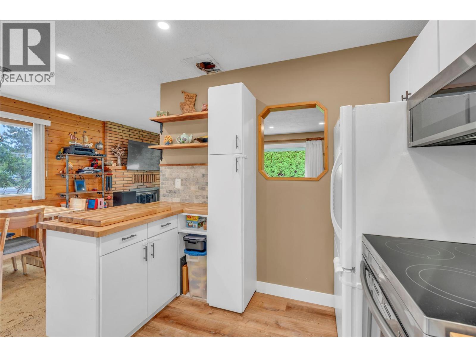 12016 Grant Avenue, Summerland