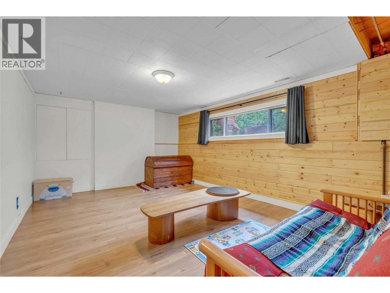 12016 Grant Avenue, Summerland
