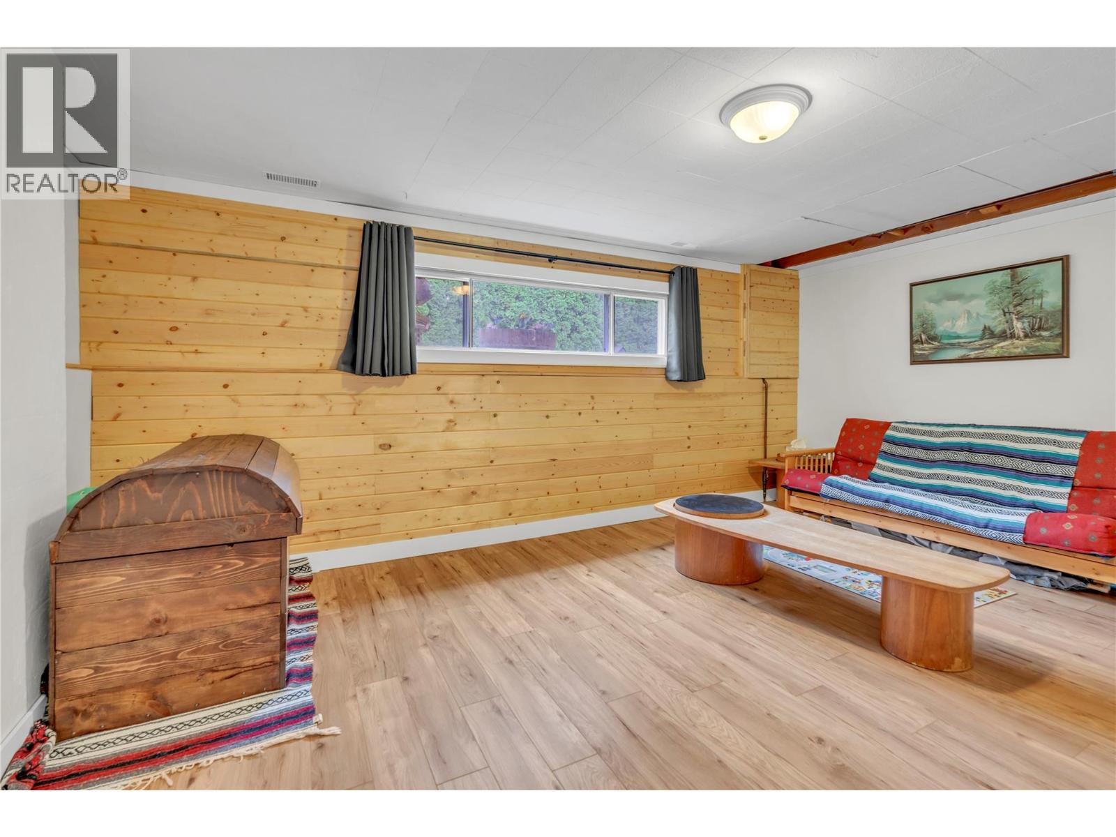 12016 Grant Avenue, Summerland