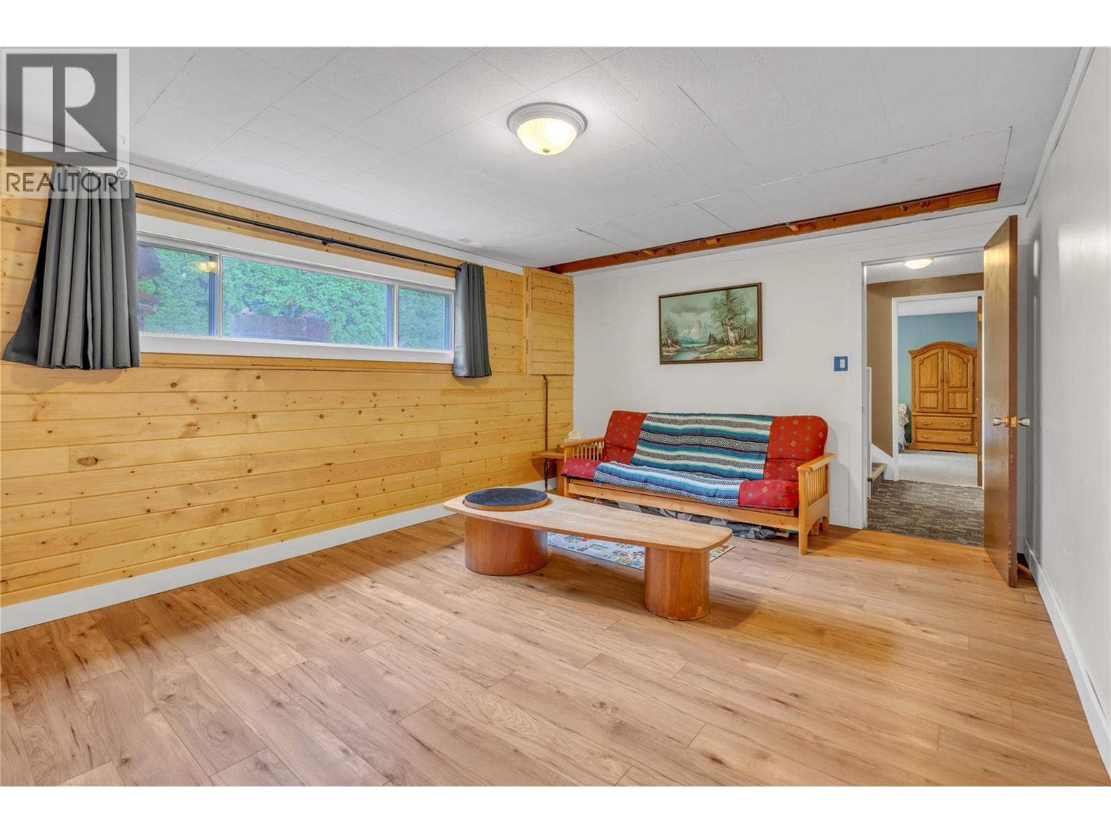 12016 Grant Avenue, Summerland