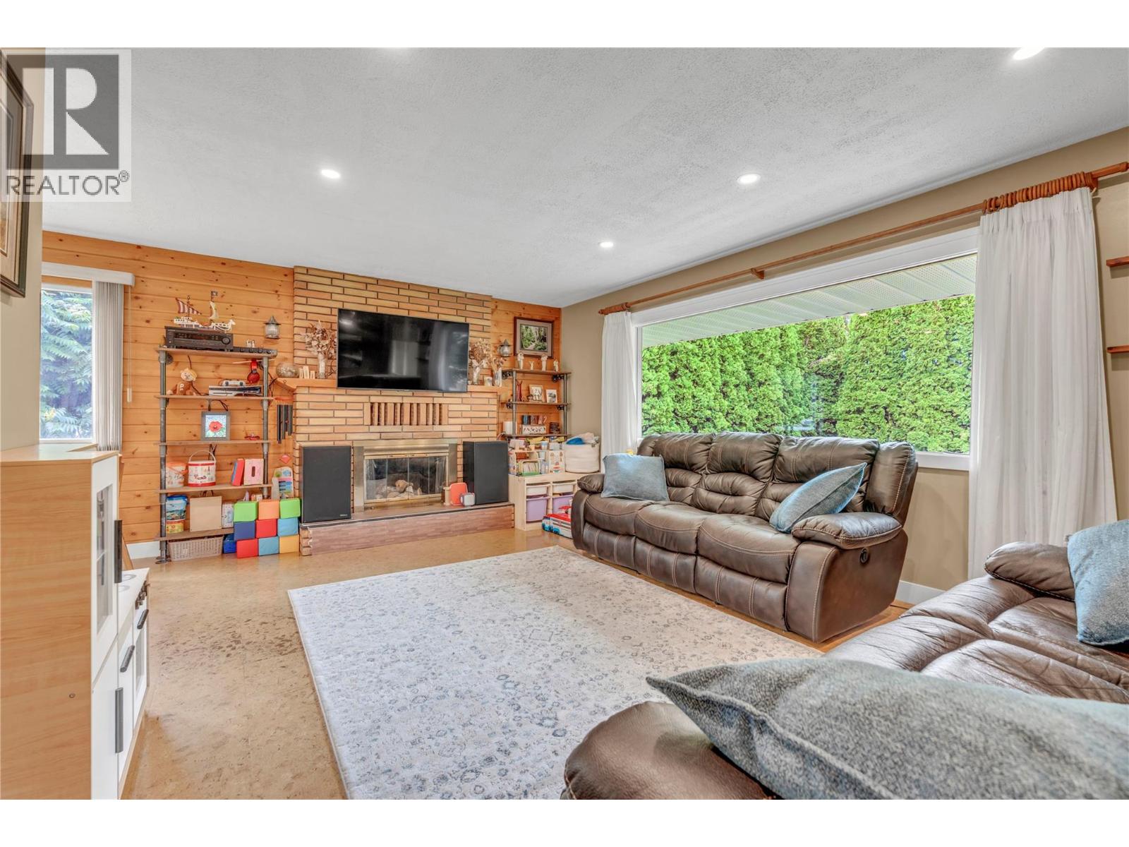 12016 Grant Avenue, Summerland