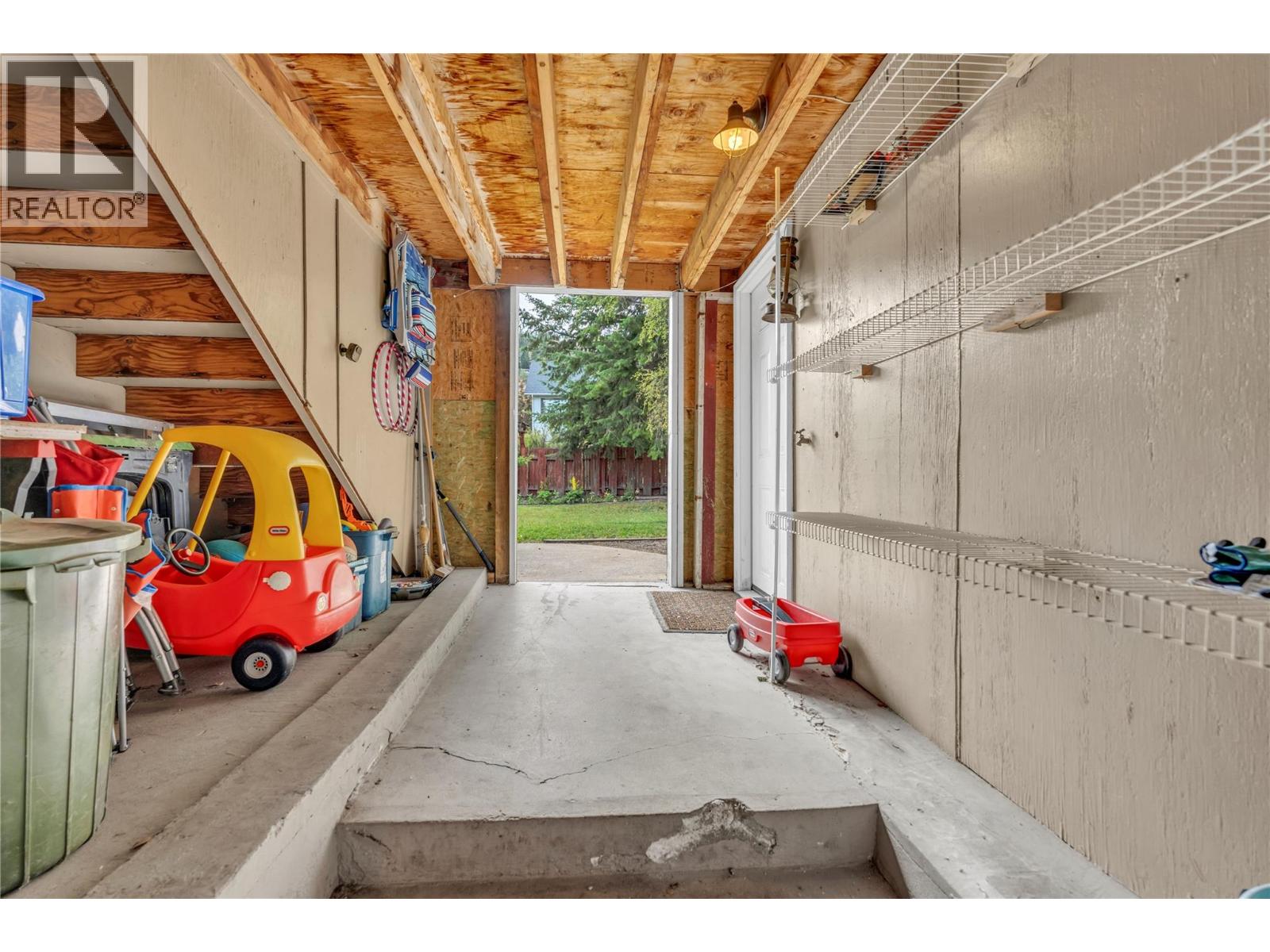 12016 Grant Avenue, Summerland
