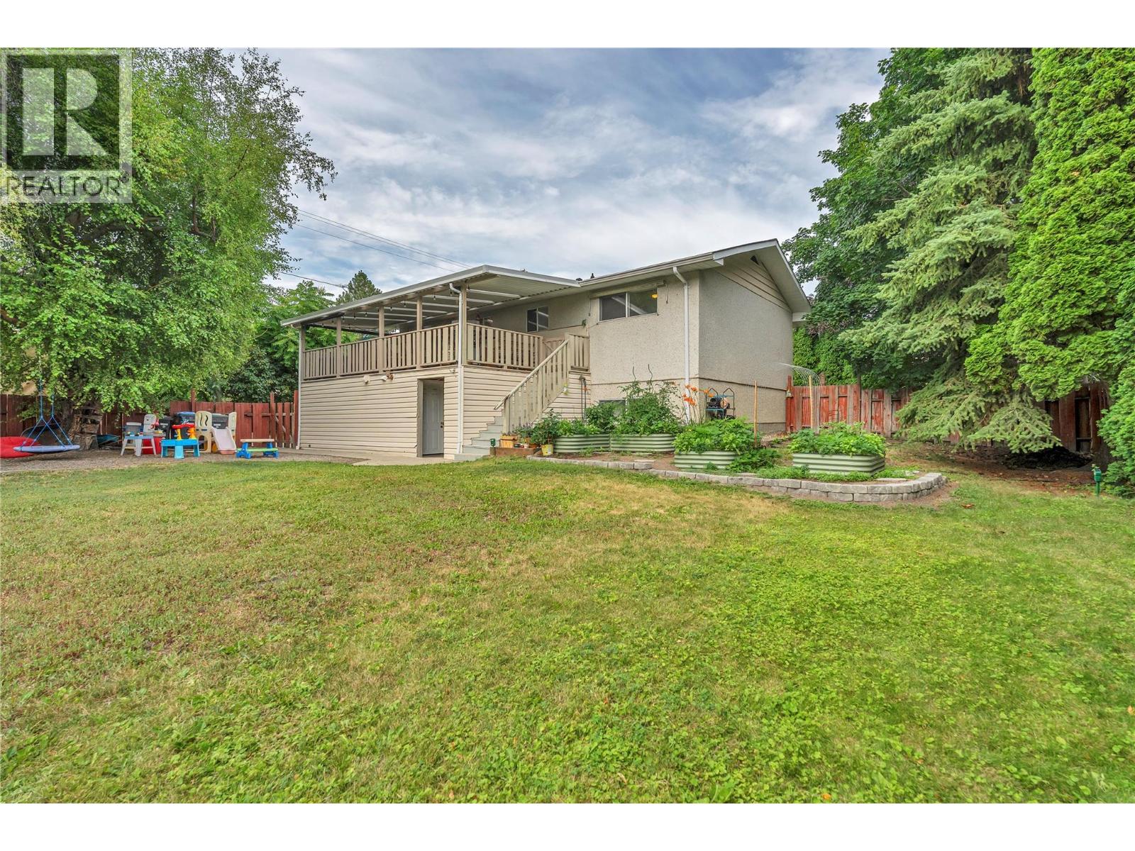 12016 Grant Avenue, Summerland
