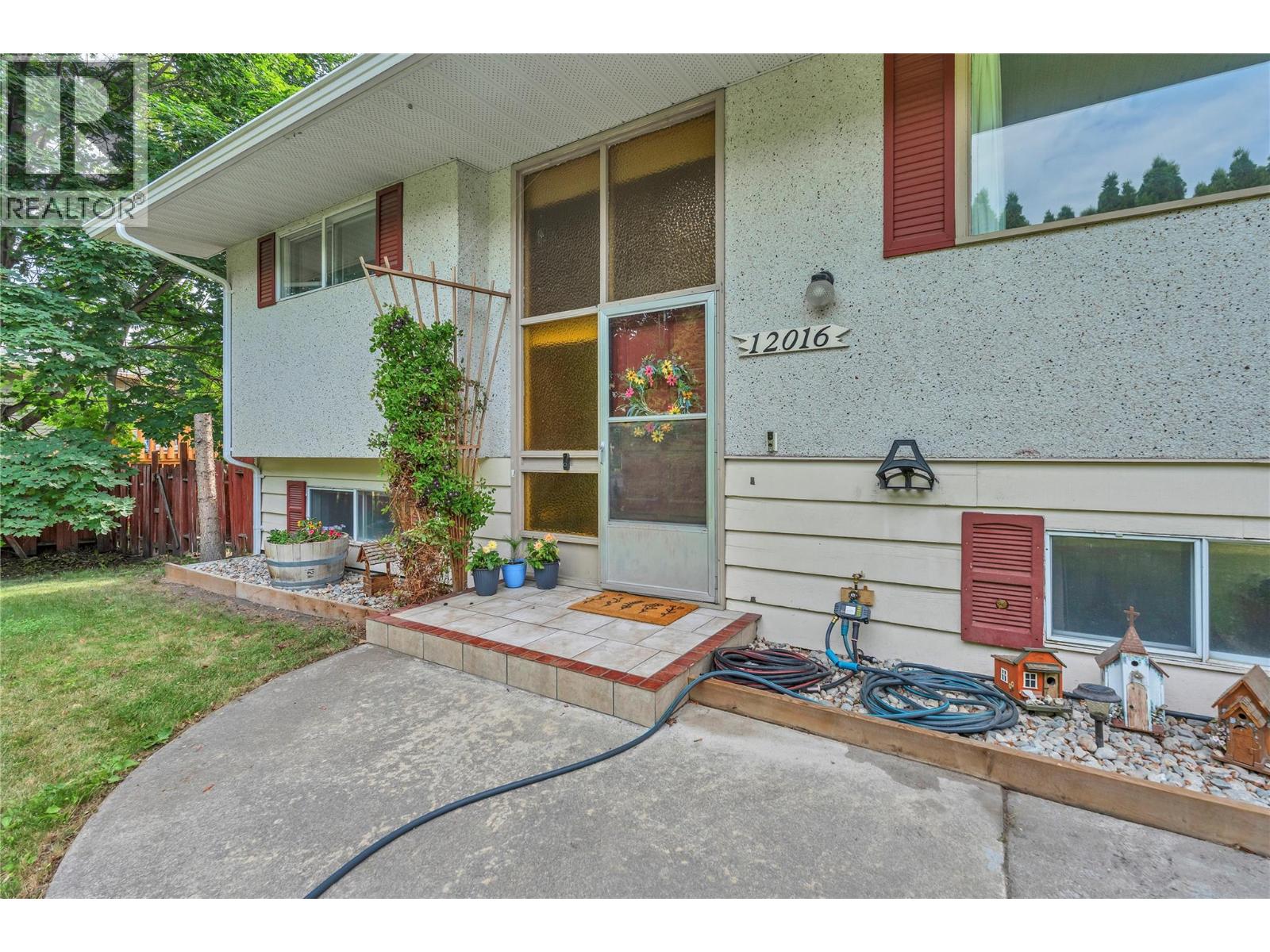 12016 Grant Avenue, Summerland