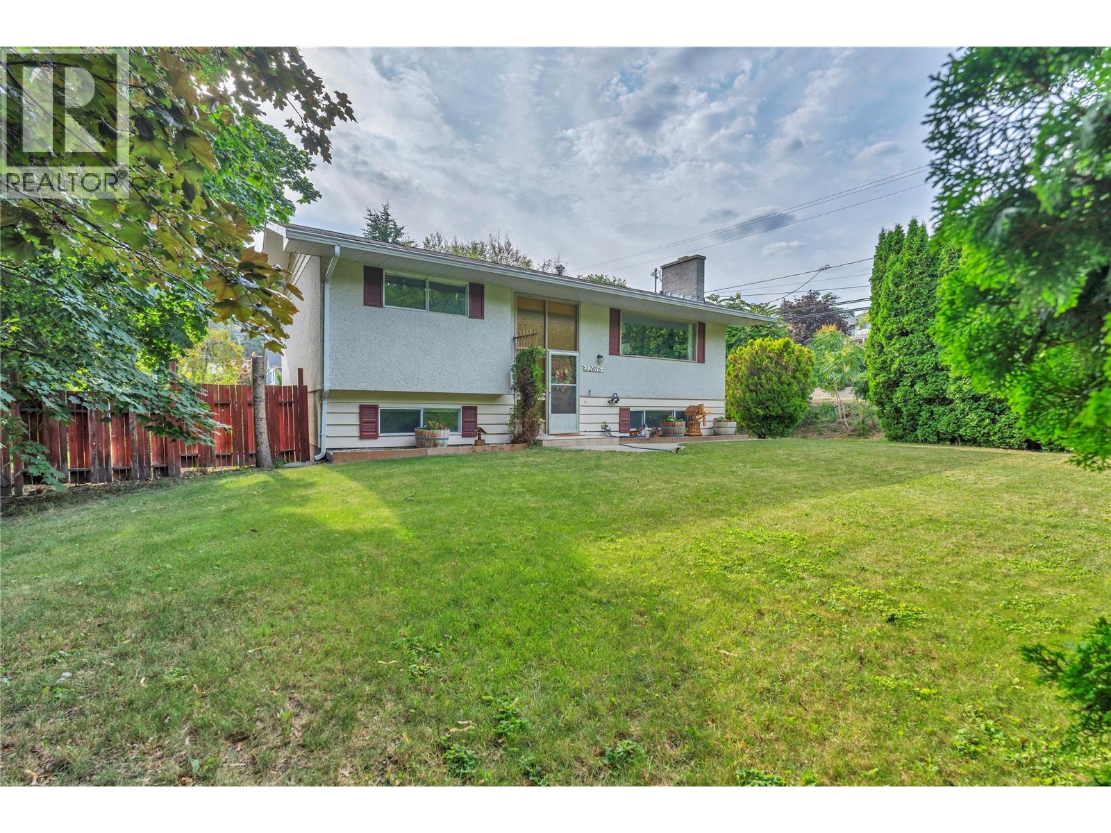 12016 Grant Avenue, Summerland