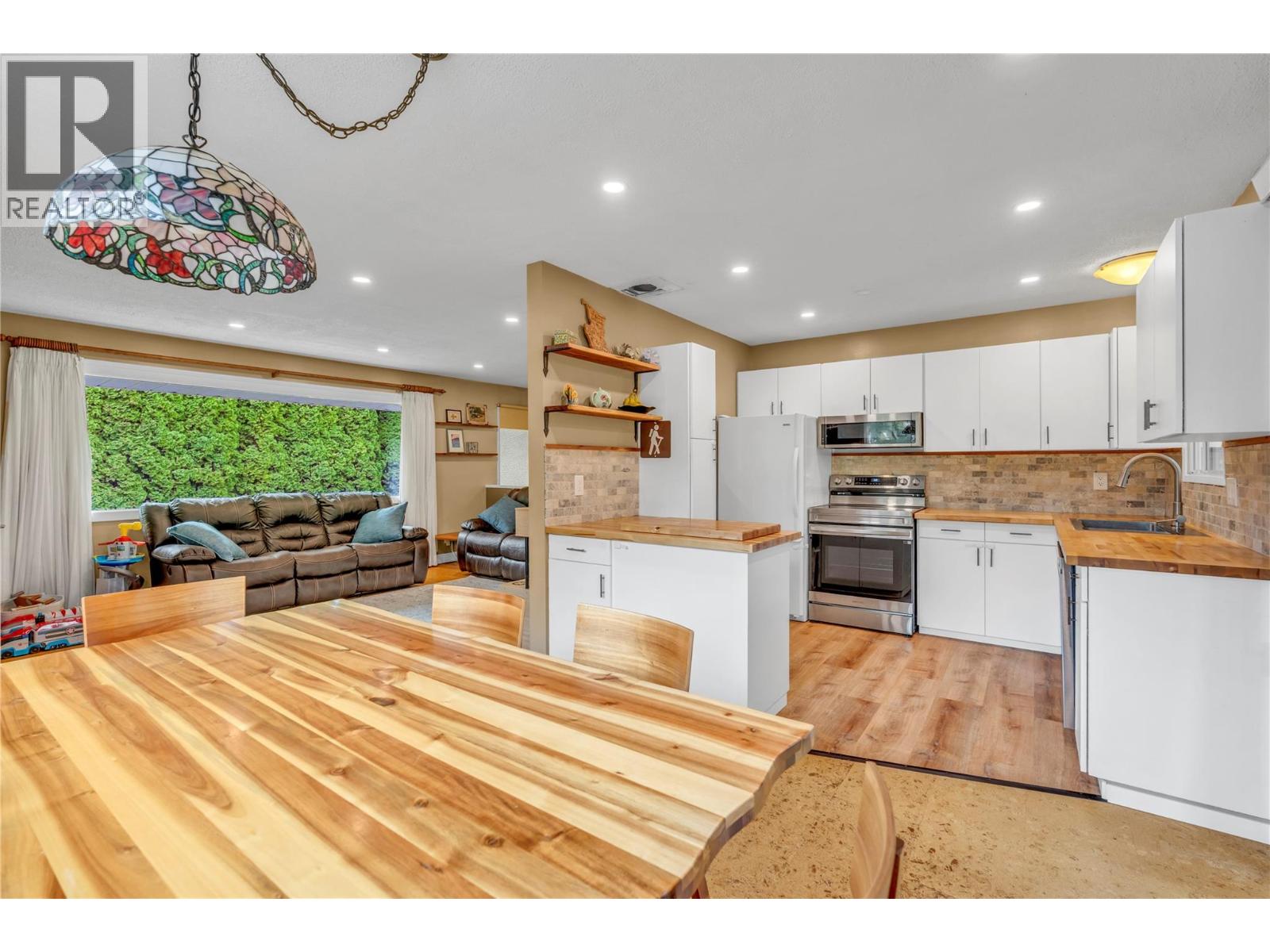 12016 Grant Avenue, Summerland