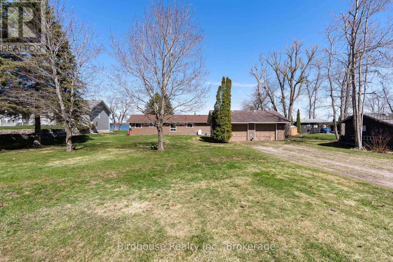 24 GILLIS STREET - 32