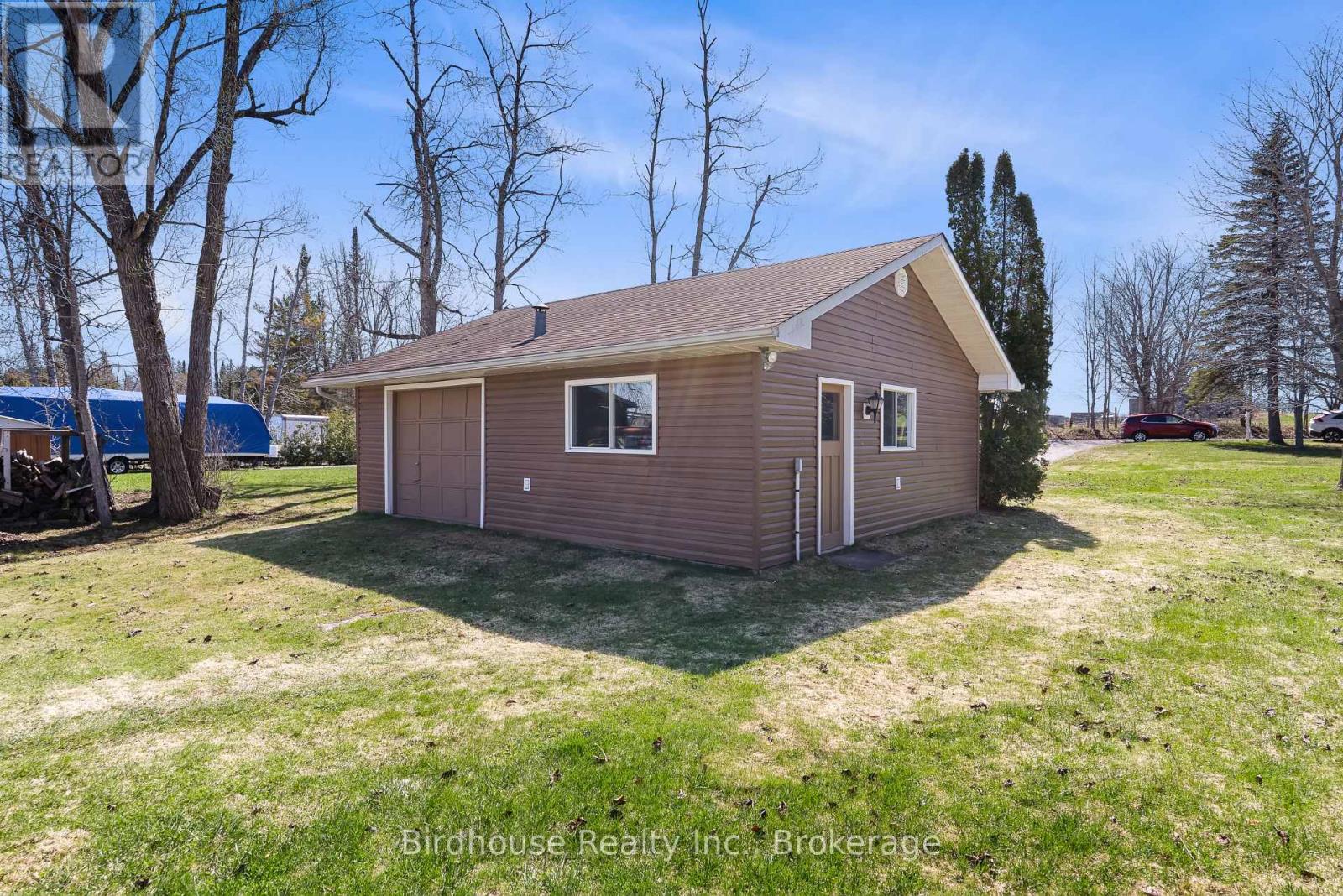 24 GILLIS STREET - 34