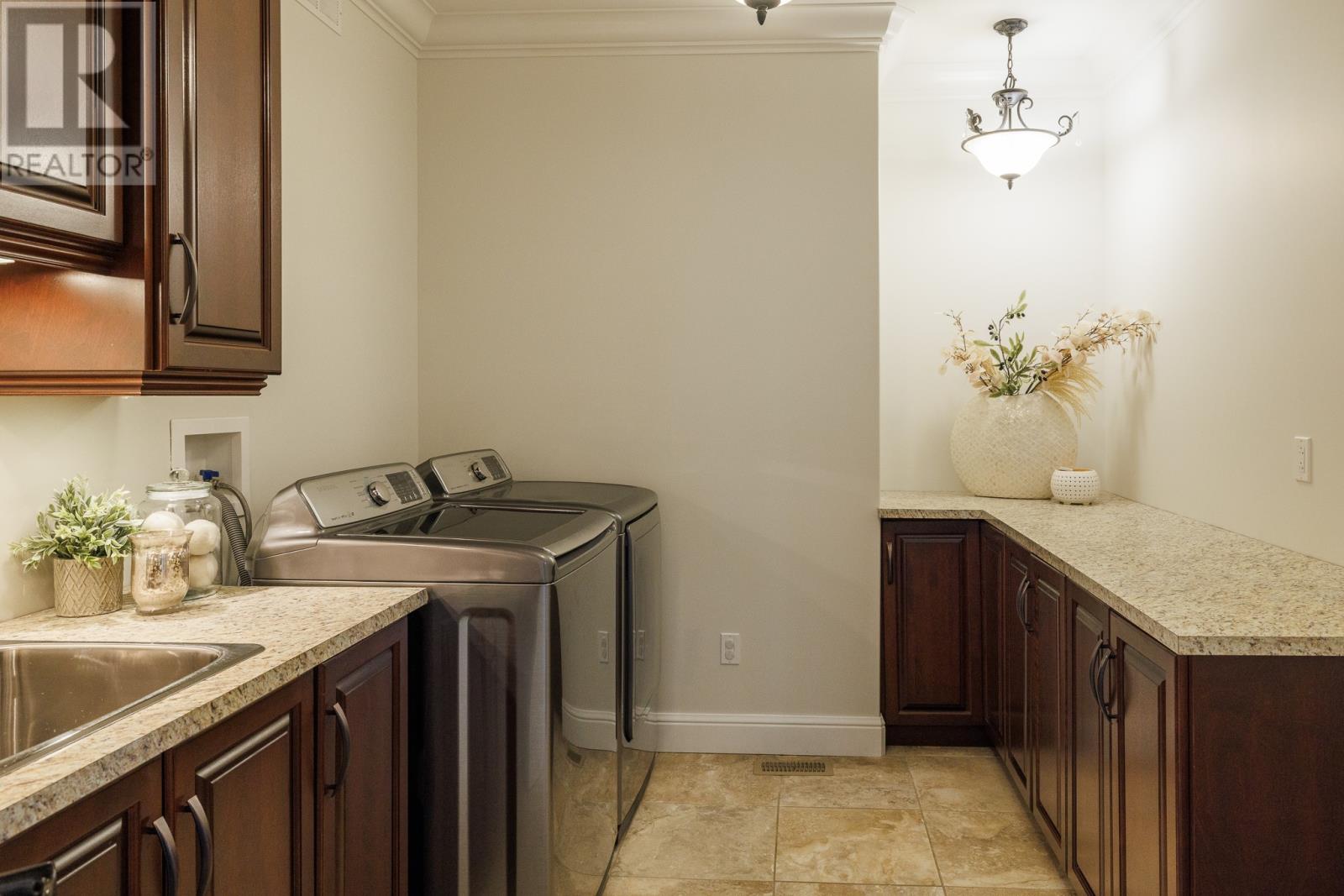 2 Ashkay Drive - 43