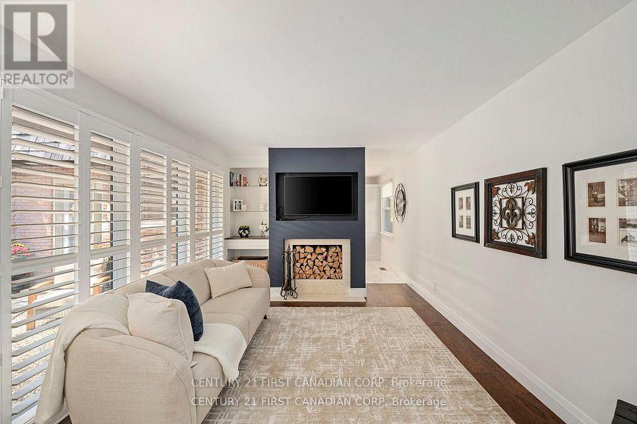 43 COMPTON CRESCENT - 10