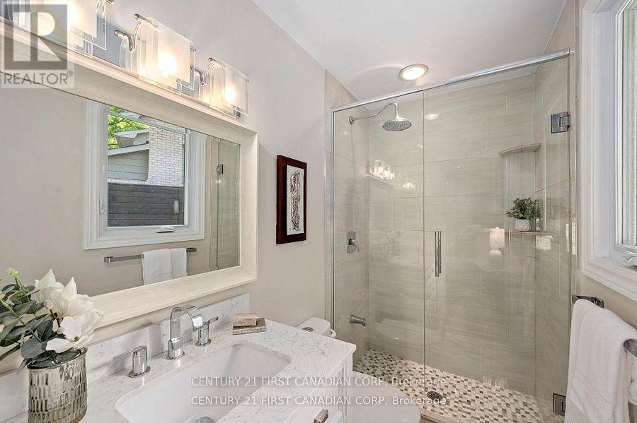 43 COMPTON CRESCENT - 16
