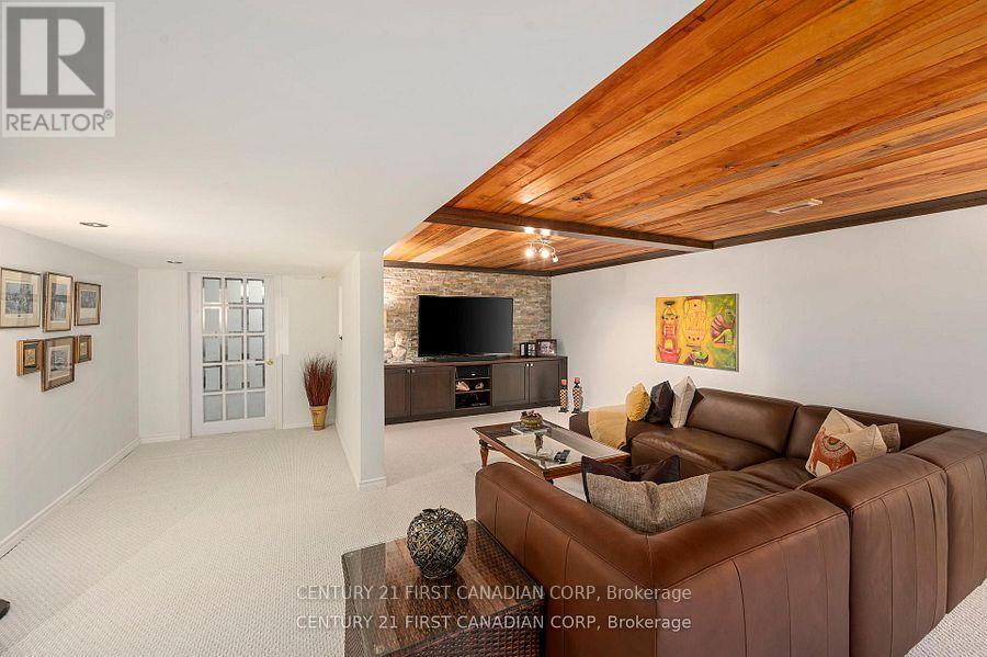 43 COMPTON CRESCENT - 24