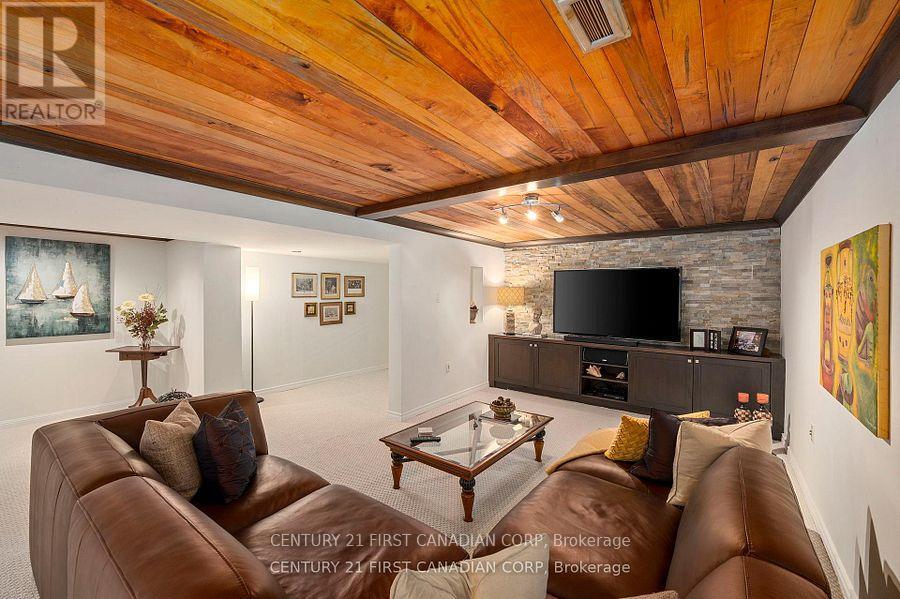 43 COMPTON CRESCENT - 25