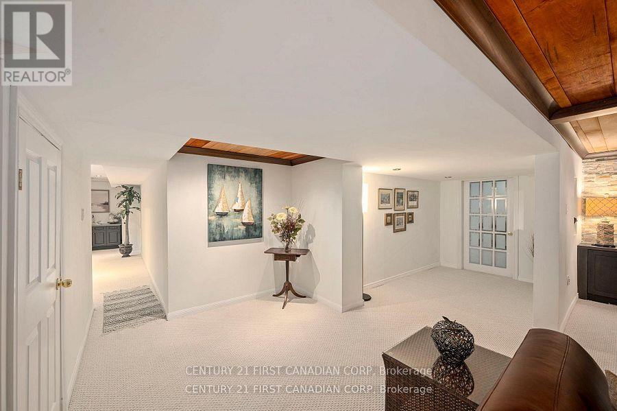 43 COMPTON CRESCENT - 26