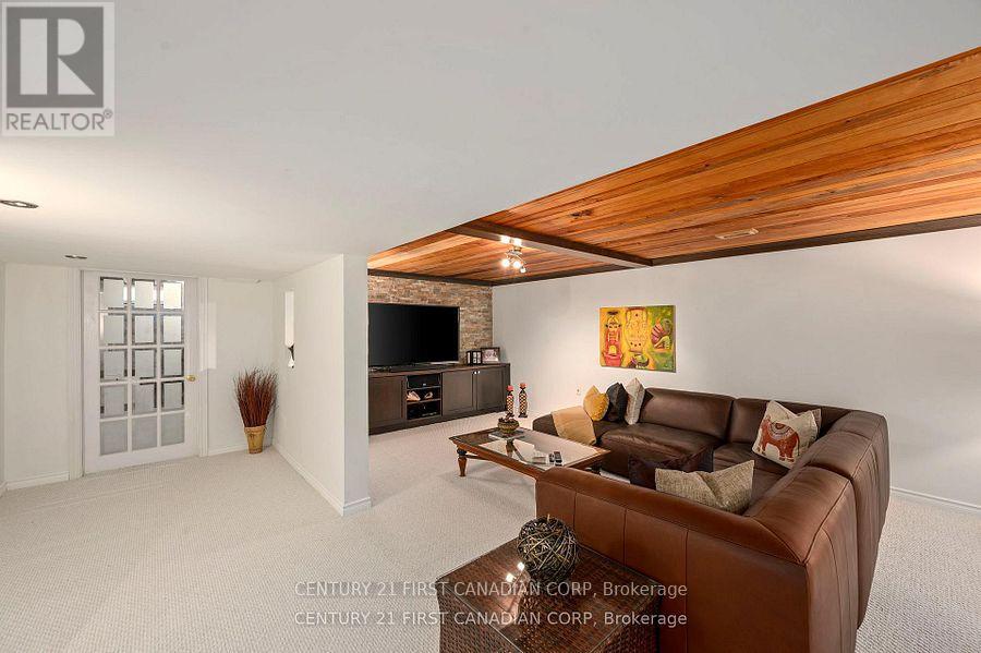 43 COMPTON CRESCENT - 27