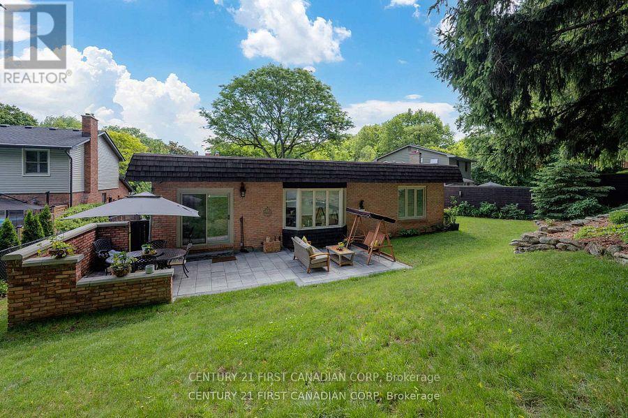 43 COMPTON CRESCENT - 31