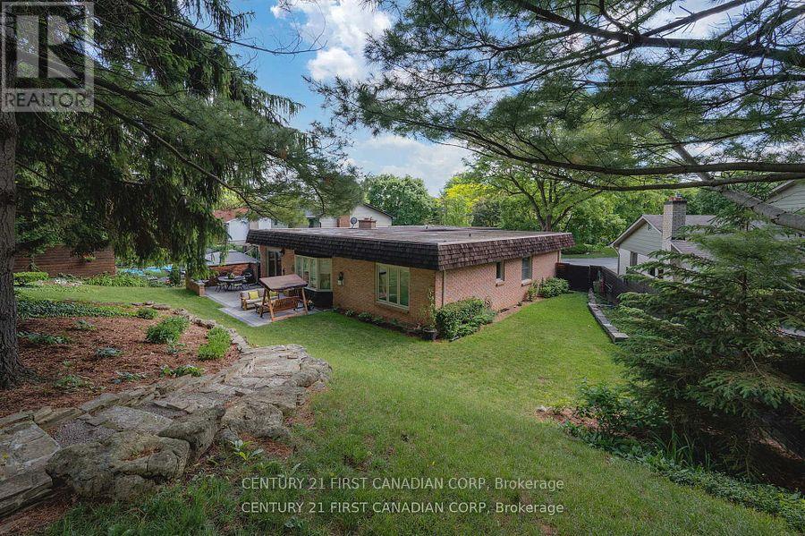 43 COMPTON CRESCENT - 32