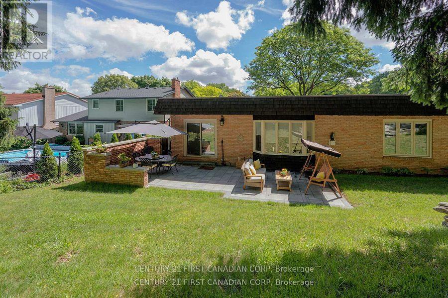 43 COMPTON CRESCENT - 33