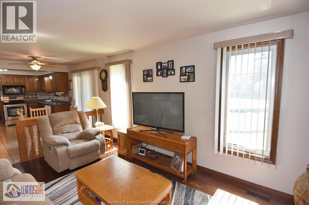3915 VILLA BORGHESE DRIVE - 10