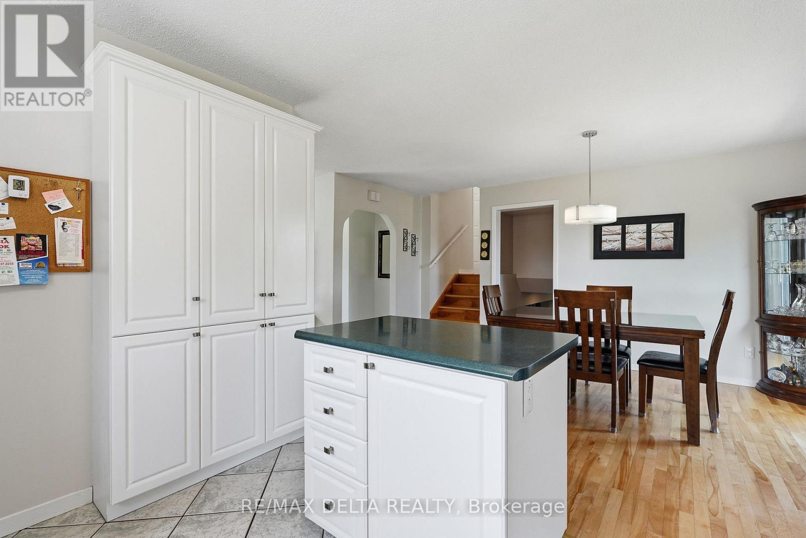 915 ELIZABETH ROAD - Image 13