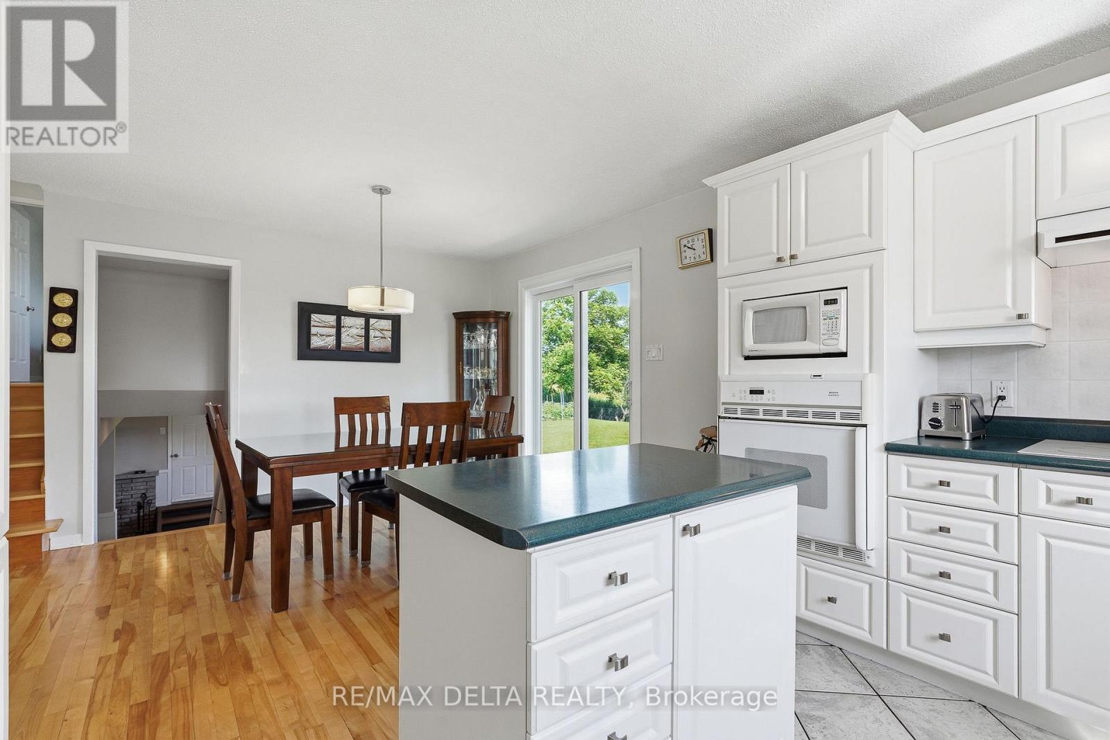 915 ELIZABETH ROAD - Image 14