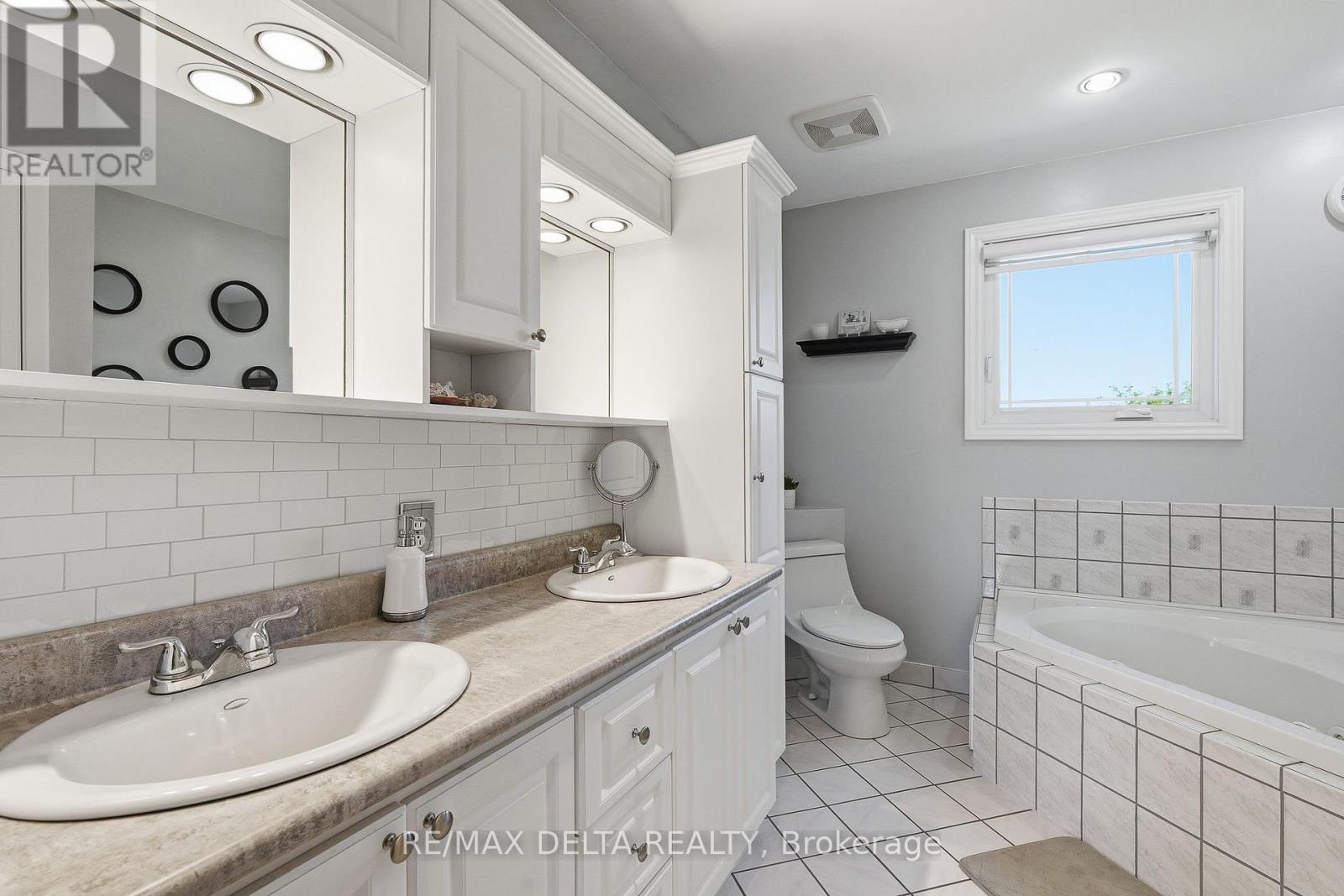 915 ELIZABETH ROAD - Image 19