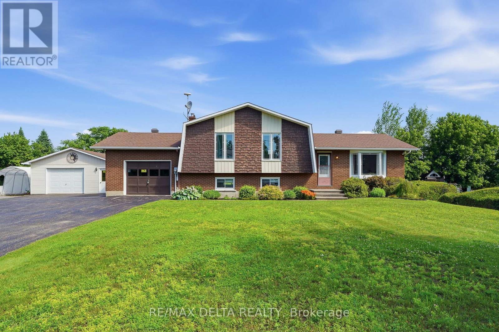 915 ELIZABETH ROAD - 2