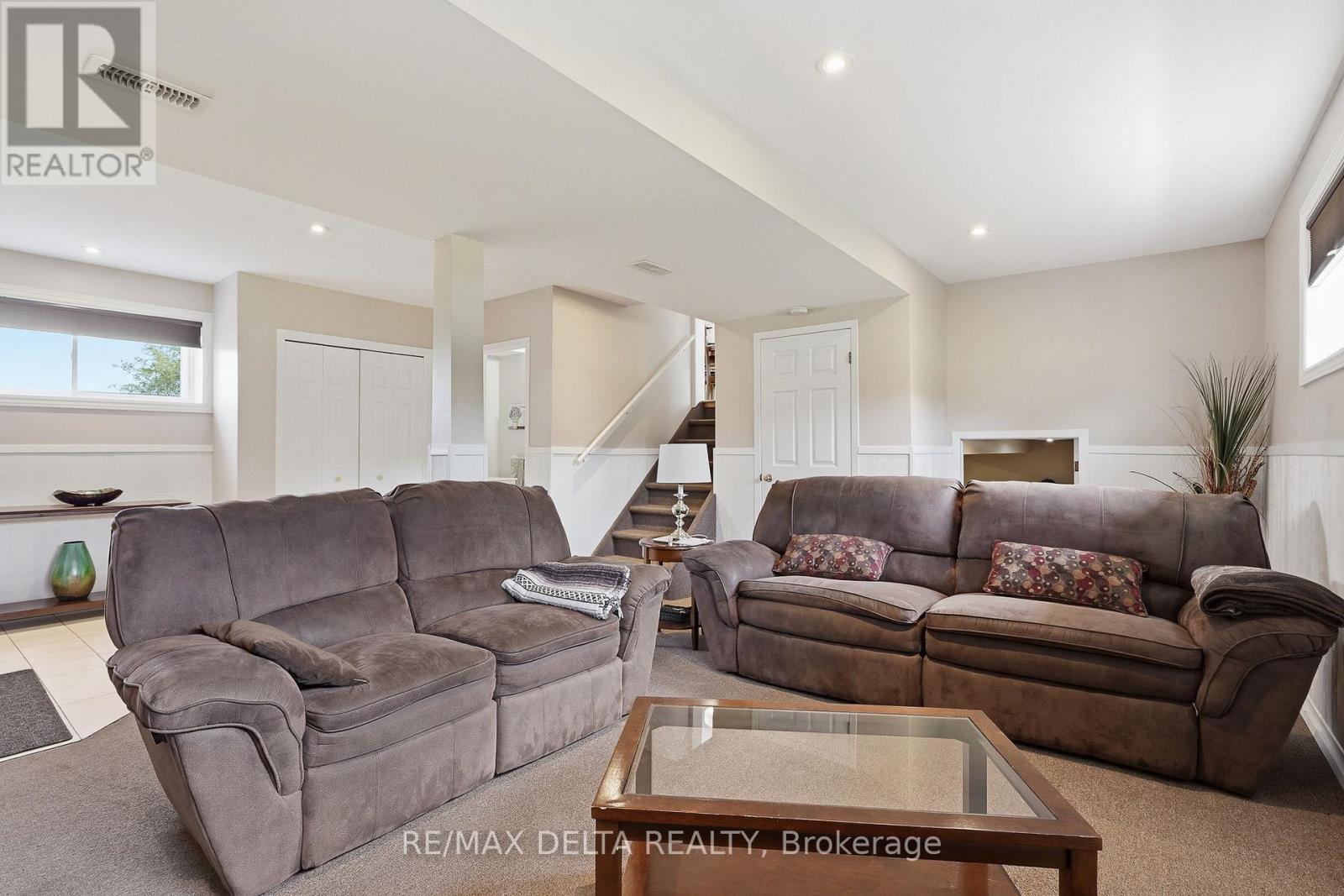 915 ELIZABETH ROAD - Image 22