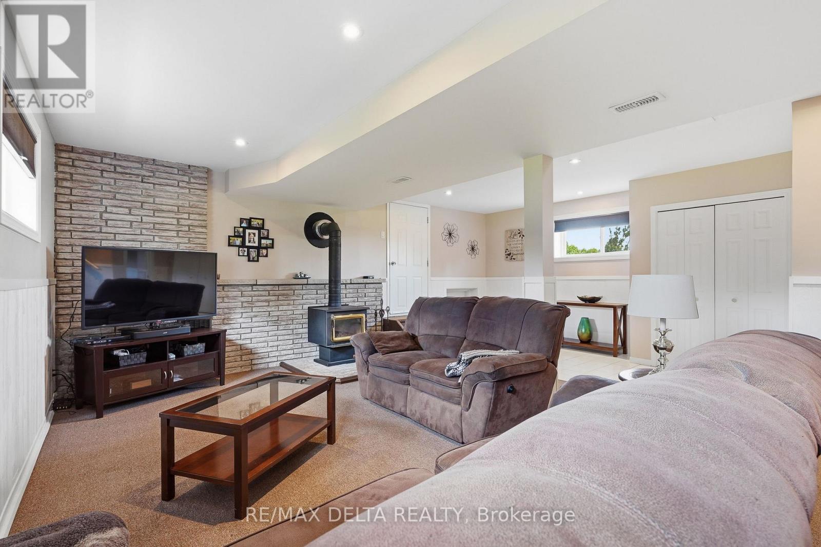 915 ELIZABETH ROAD - Image 24