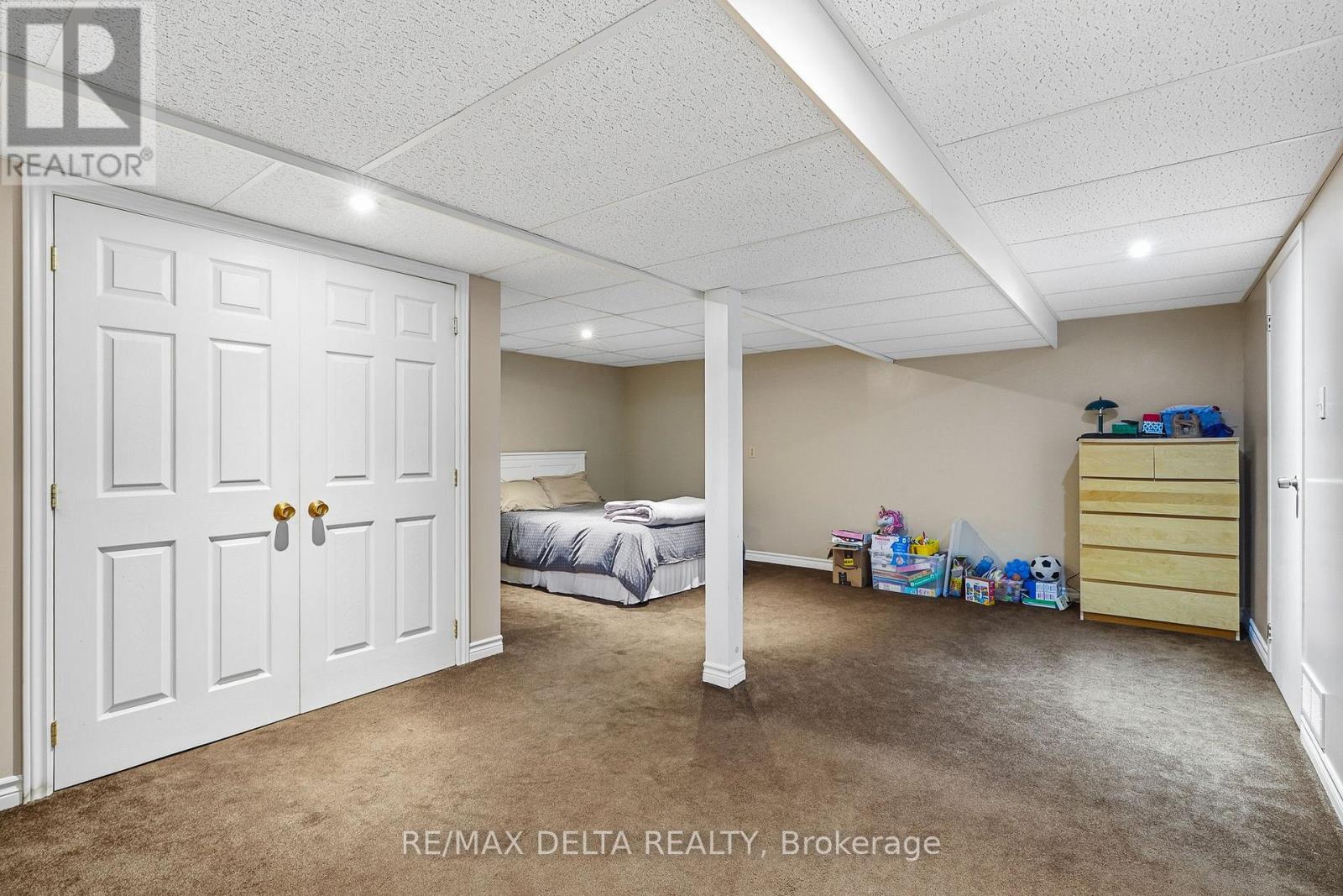 915 ELIZABETH ROAD - Image 26