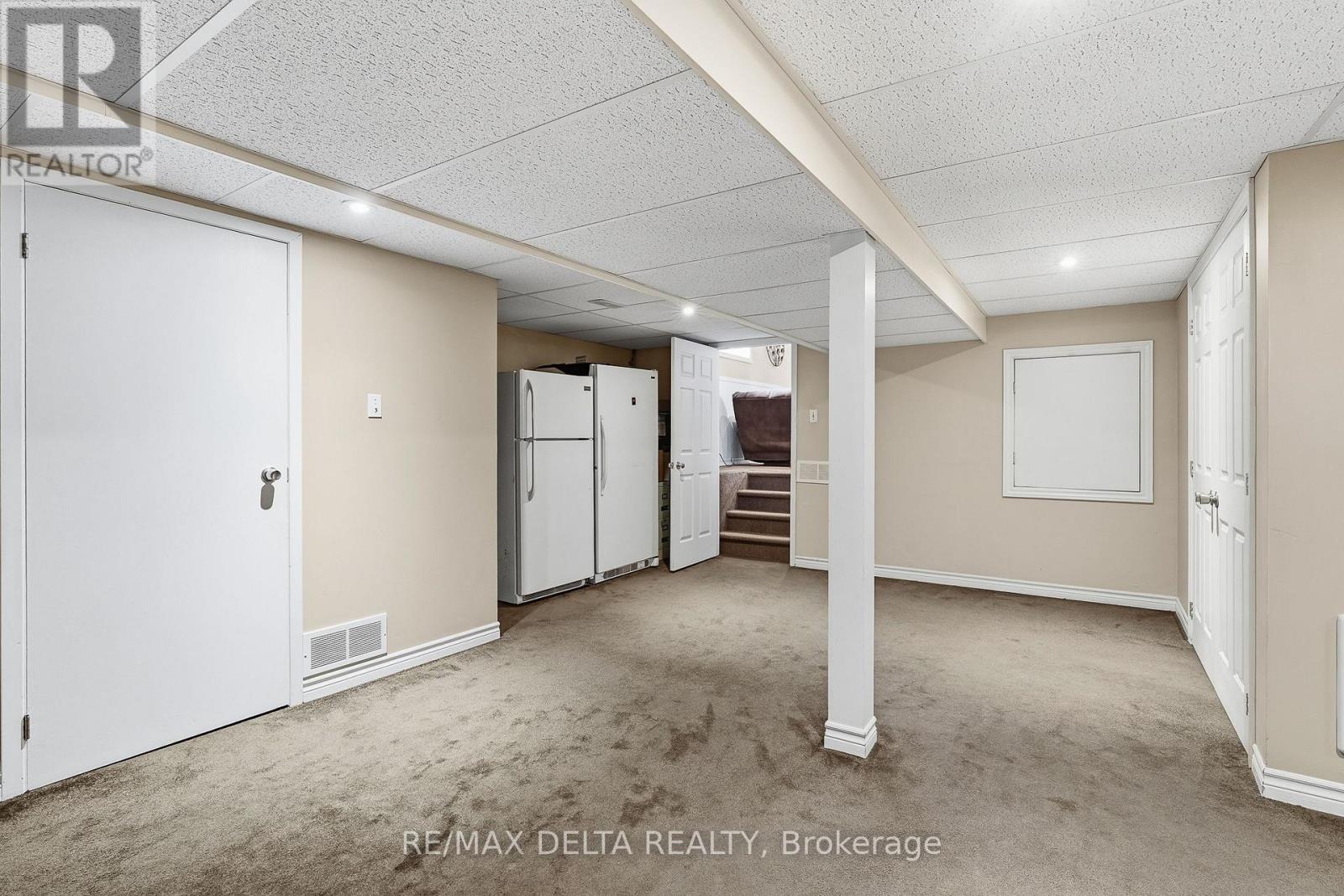915 ELIZABETH ROAD - Image 27