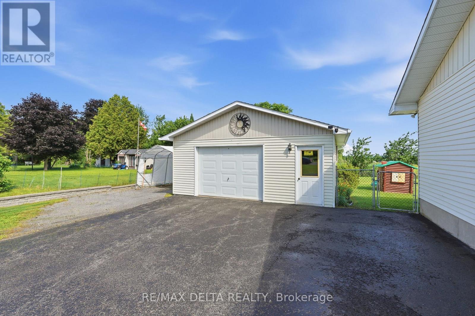 915 ELIZABETH ROAD - Image 30