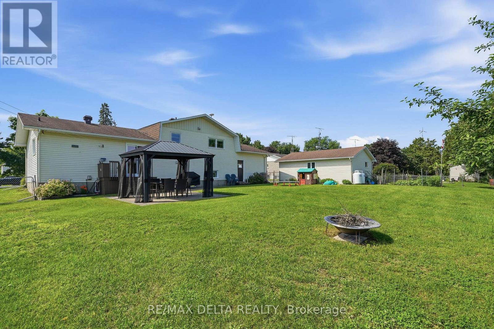 915 ELIZABETH ROAD - Image 33