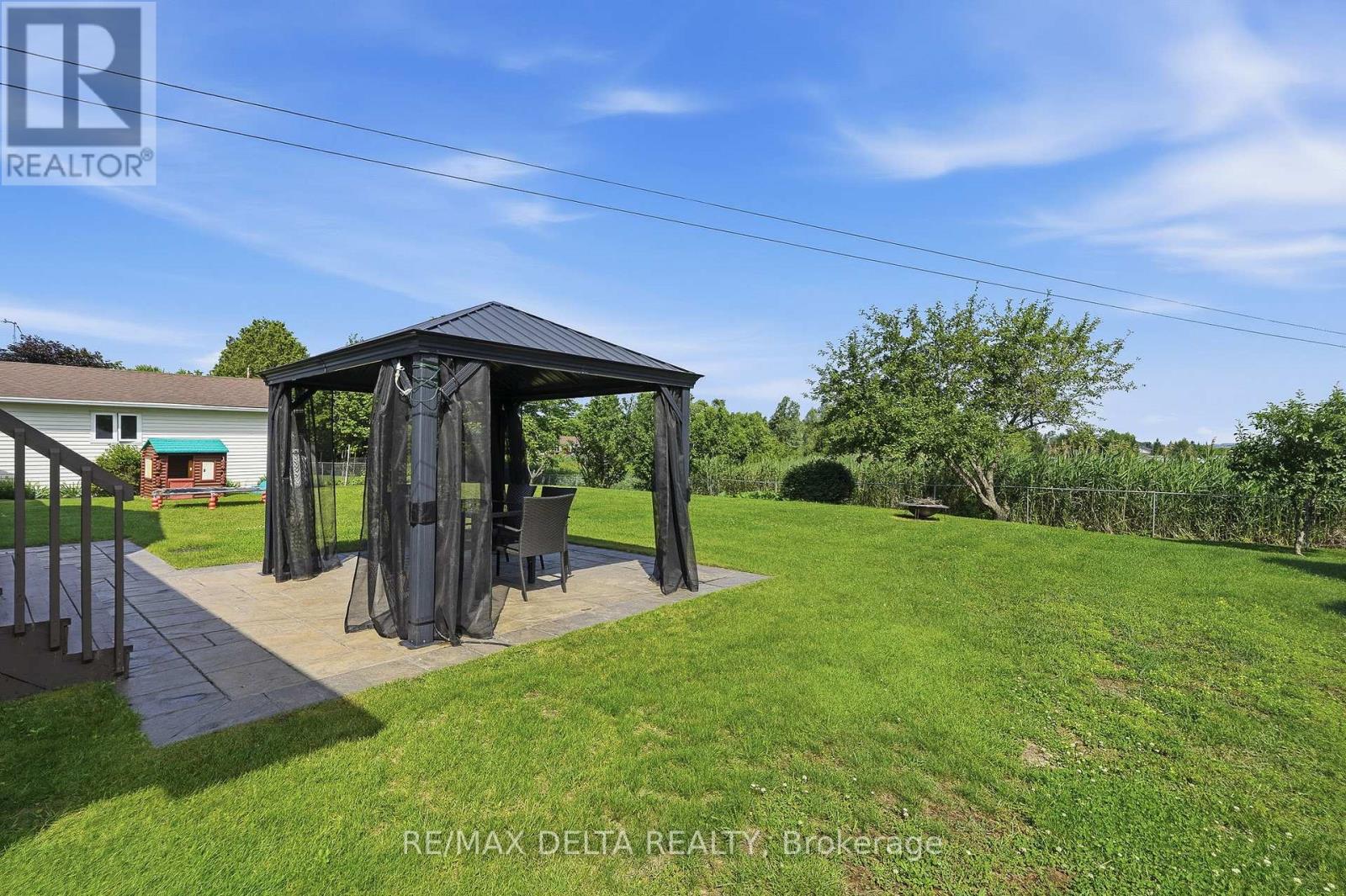 915 ELIZABETH ROAD - Image 34